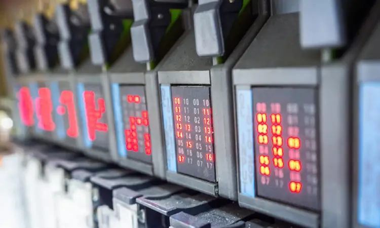 تفاوت PLC و رله در کنترل صنعتی