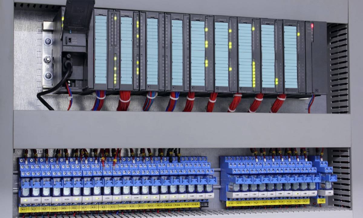 تفاوت مدار فرمان و PLC